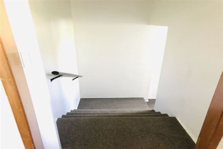 Photo of property in 17 Bodi Place, Te Atatu South, Auckland, 0610