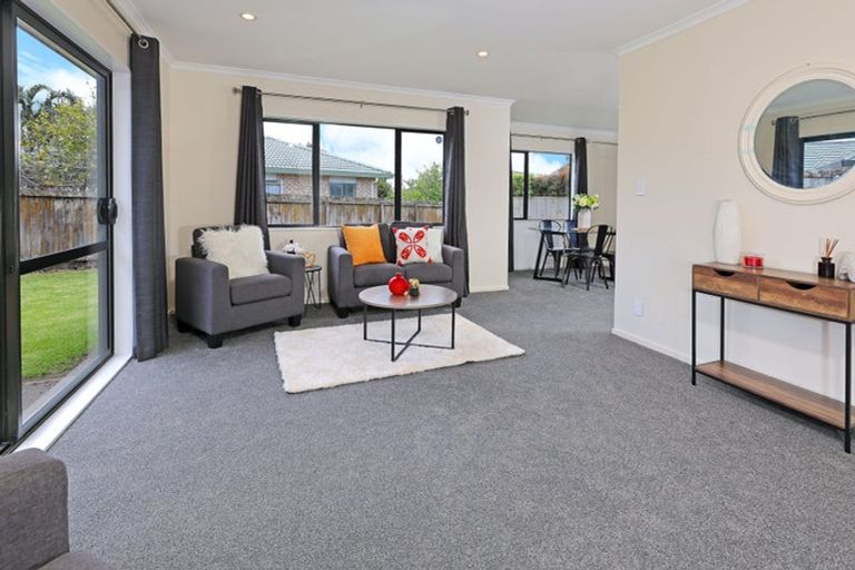 Photo of property in 23 Greenberry Drive, Ranui, Auckland, 0612