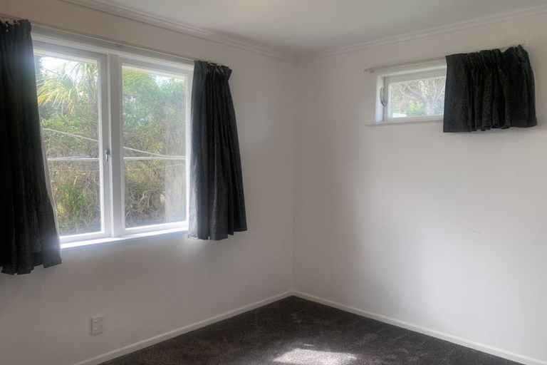 Photo of property in 143 Edmonton Road, Te Atatu South, Auckland, 0610