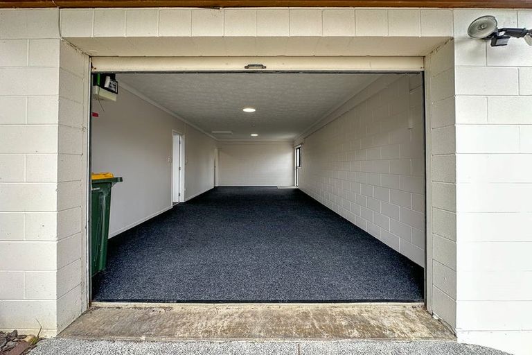 Photo of property in 2/51 Nigel Road, Browns Bay, Auckland, 0630