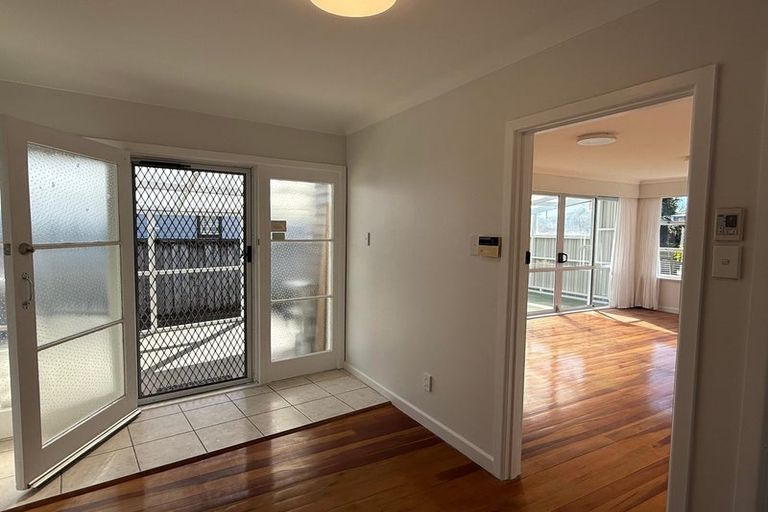 Photo of property in 61 Larnoch Road, Henderson, Auckland, 0610