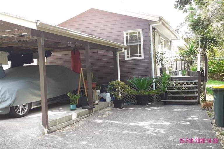 Photo of property in 86b Colwill Road, Massey, Auckland, 0614