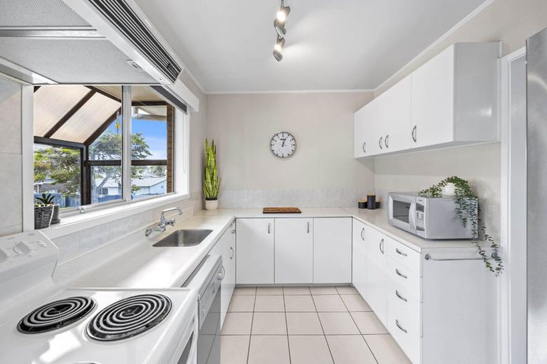 Photo of property in 2/54 Luton Avenue, Sunnyhills, Auckland, 2010