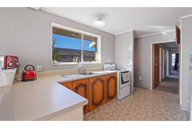 Photo of property in 72 Denise Crescent, Hornby, Christchurch, 8042