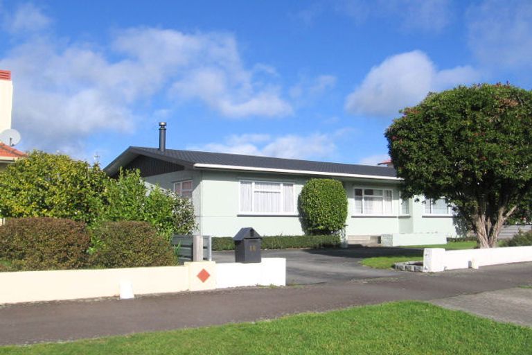 Photo of property in 18 Saint Johns Avenue, Palmerston North, 4414