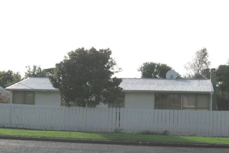 Photo of property in 1/22 Larnoch Road, Henderson, Auckland, 0610