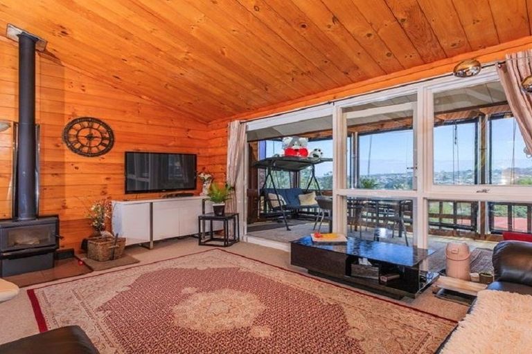 Photo of property in 60 Carlisle Road, Browns Bay, Auckland, 0630