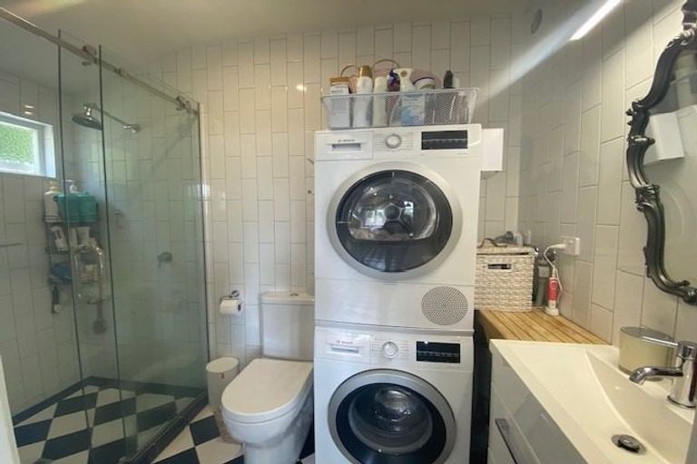 Photo of property in 2/139 Wadestown Road, Wadestown, Wellington, 6012