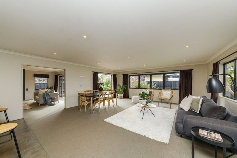 Photo of property in 5 Boronia Court, Milson, Palmerston North, 4414