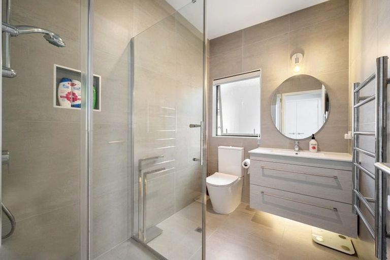 Photo of property in 10 Finesse Lane, Bucklands Beach, Auckland, 2012