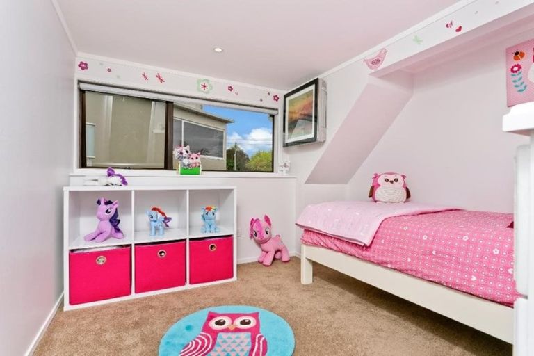 Photo of property in 1/75 Castor Bay Road, Castor Bay, Auckland, 0620