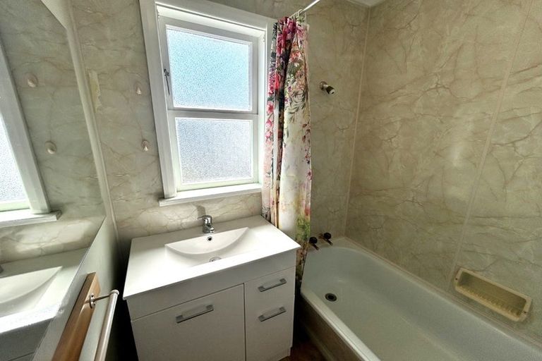 Photo of property in 11 Hereford Street, Levin, 5510