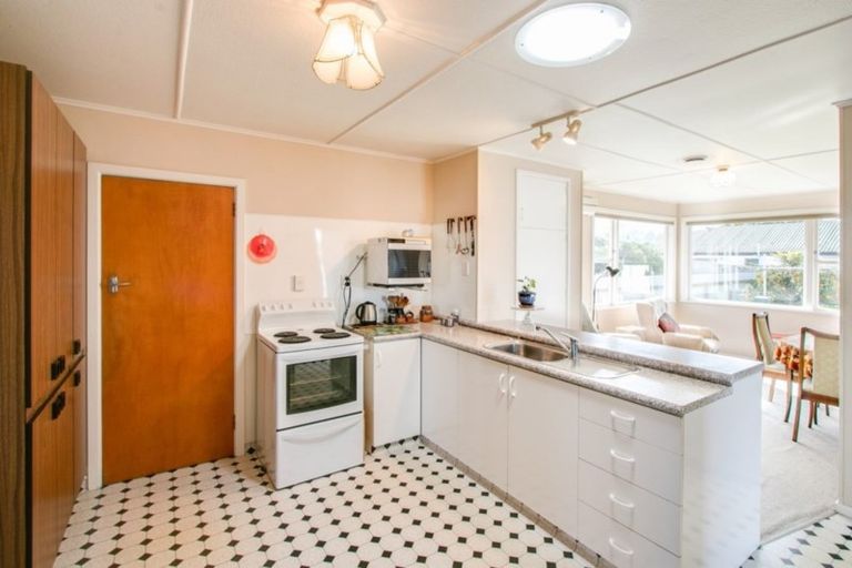 Photo of property in 14 Shackleton Street, Maraenui, Napier, 4110