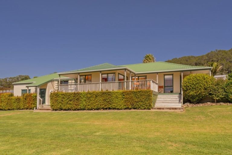 Photo of property in 86 Hahei Beach Road, Hahei, Whitianga, 3591