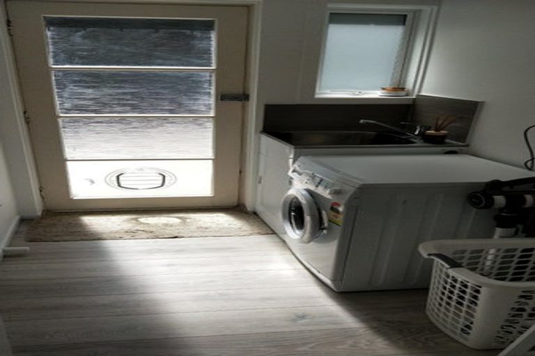 Photo of property in 32a Wade River Road, Stanmore Bay, Whangaparaoa, 0932