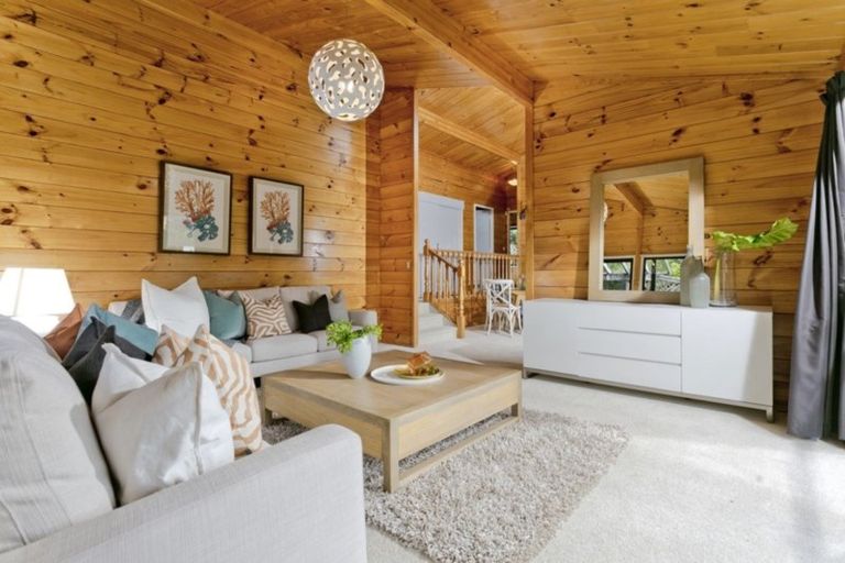 Photo of property in 24 Penguin Drive, Murrays Bay, Auckland, 0630