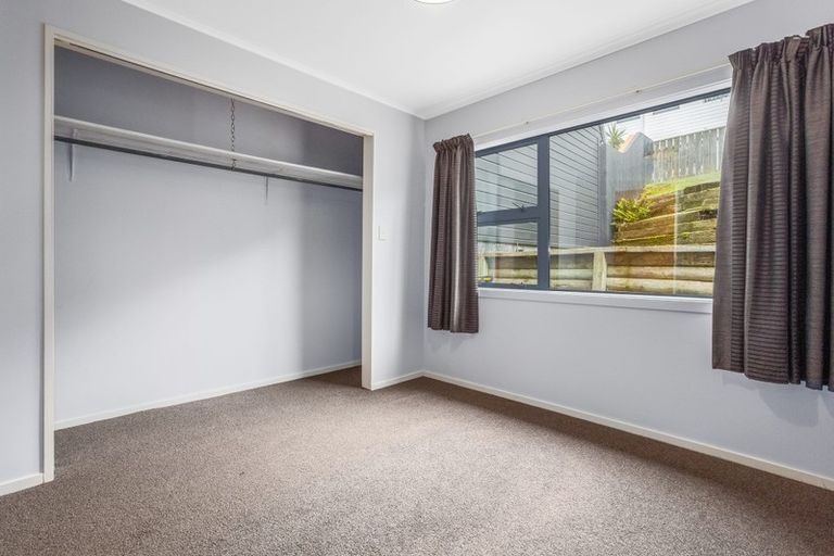 Photo of property in 15 Cobar Close, Maupuia, Wellington, 6022