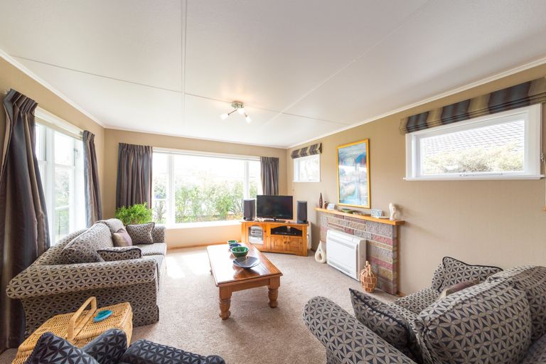 Photo of property in 3 Wincanton Place, Awapuni, Palmerston North, 4412