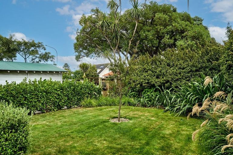 Photo of property in 85 Muritai Road, Eastbourne, Lower Hutt, 5013