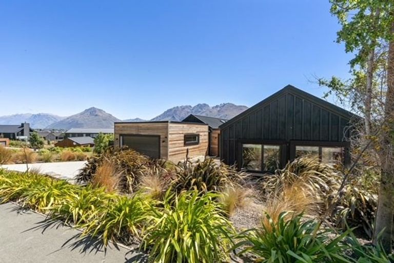 Photo of property in 13 Falconer Rise, Jacks Point, Queenstown, 9371