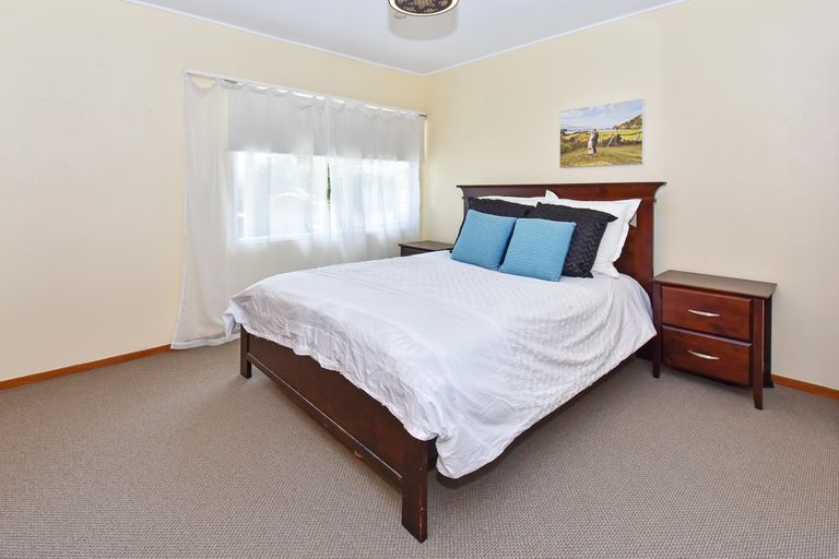 Photo of property in 1/2 Chilton Place, Howick, Auckland, 2014