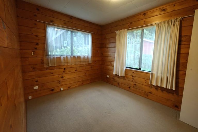 Photo of property in 2/8 Camilla Grove, Totara Vale, Auckland, 0629
