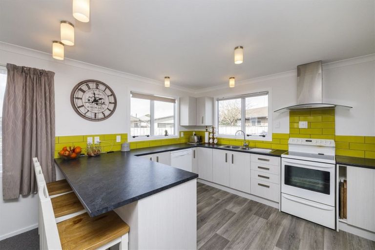 Photo of property in 11 Leander Place, Milson, Palmerston North, 4414