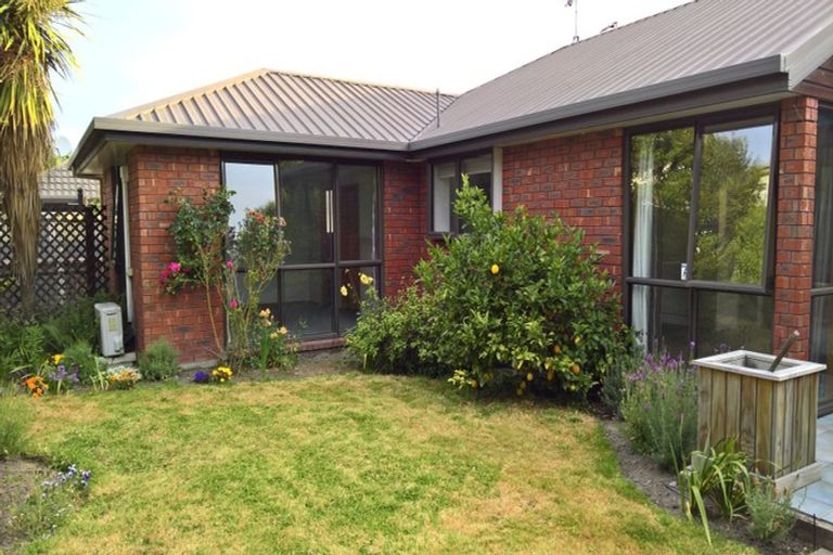 Photo of property in 2/40 Windermere Road, Papanui, Christchurch, 8053
