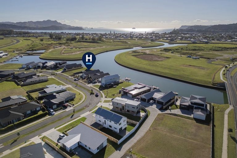 Photo of property in 20 Ngaroma Crescent, Whitianga, 3510