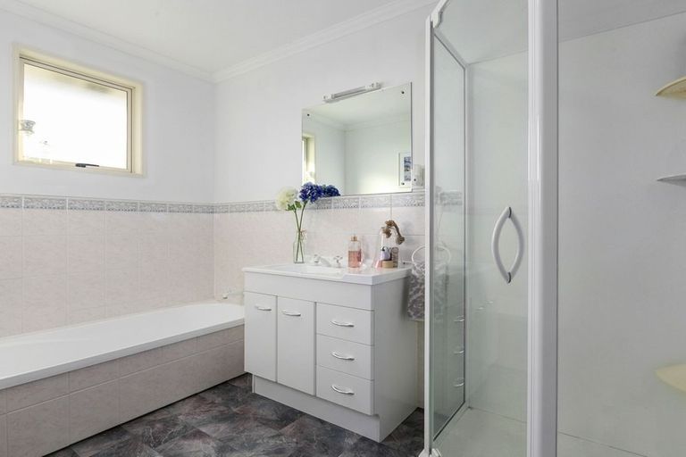 Photo of property in 142 Hagart-alexander Drive, Mosgiel, 9024