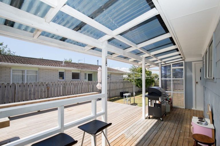 Photo of property in 1 Mcclean Place, Ngatea, 3503