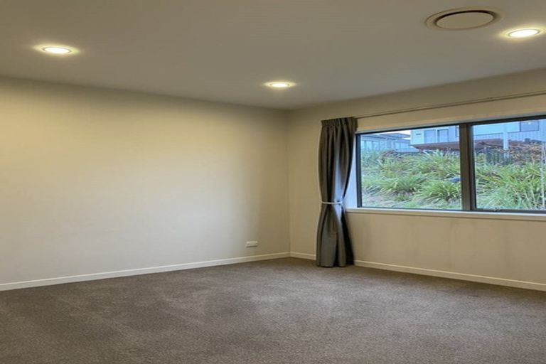 Photo of property in 70 Headland Drive, Long Bay, Auckland, 0630