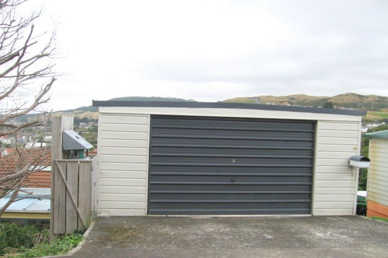 Photo of property in 16 The Drive, Tawa, Wellington, 5028