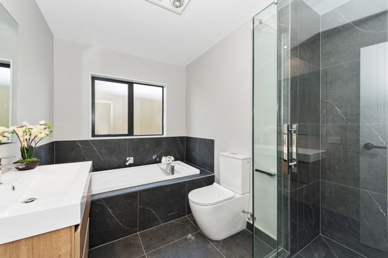 Photo of property in 5 Te Tiireke Drive, Glenview, Hamilton, 3206