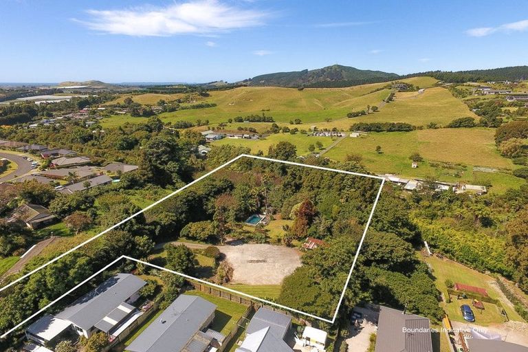 Photo of property in 33 Waikite Road, Welcome Bay, Tauranga, 3112
