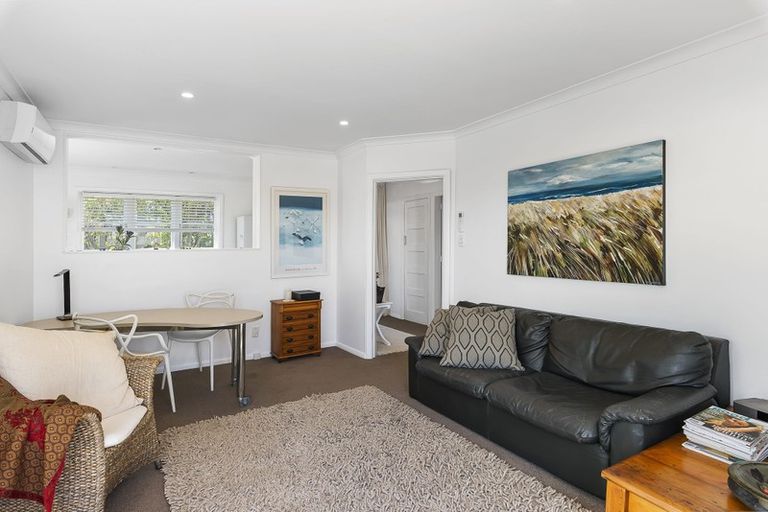 Photo of property in 118 Seaview Road, Paraparaumu Beach, Paraparaumu, 5032