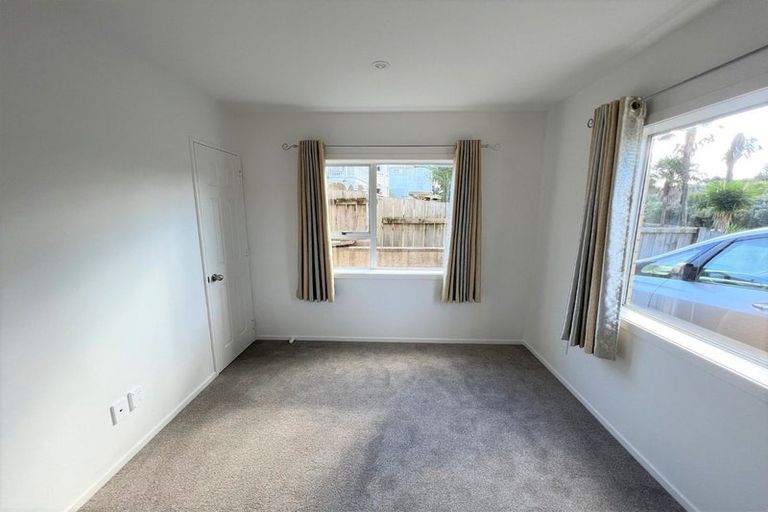 Photo of property in 65 Dundale Avenue, Blockhouse Bay, Auckland, 0600