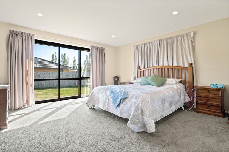 Photo of property in 11 Mallard Drive, Waihola, Outram, 9073
