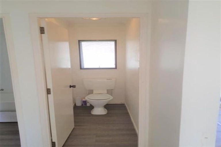 Photo of property in 2/21 Walnut Lane, Browns Bay, Auckland, 0630