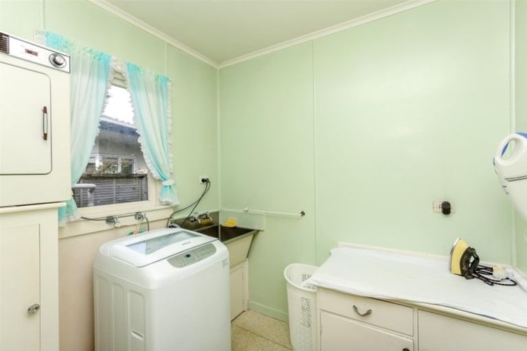 Photo of property in 8 Strandon Place, Strandon, New Plymouth, 4312