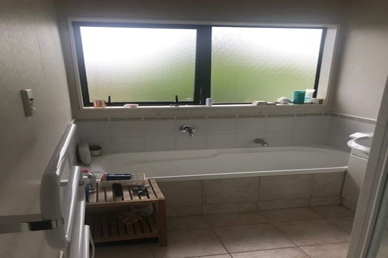 Photo of property in 40 Medvale Avenue, Flat Bush, Auckland, 2019