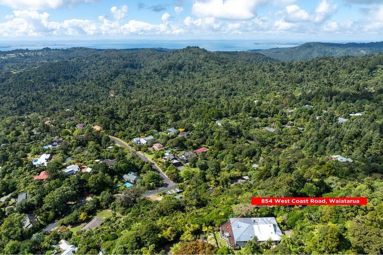 Photo of property in 854 West Coast Road, Waiatarua, Auckland, 0604