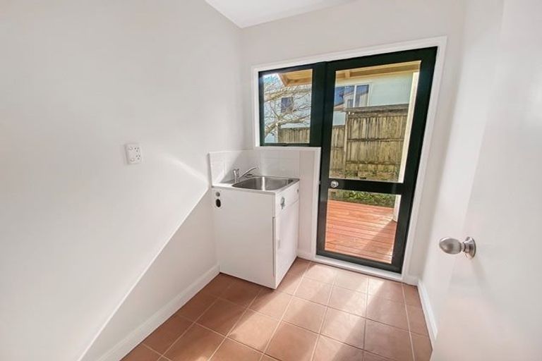 Photo of property in 24 Taroka Close, Pinehill, Auckland, 0632