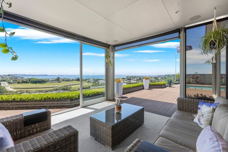 Photo of property in 15 Woodridge Drive, Stanmore Bay, Whangaparaoa, 0932