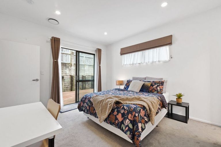 Photo of property in 142c Prince Regent Drive, Half Moon Bay, Auckland, 2012