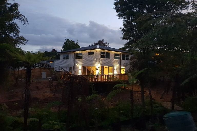 Photo of property in 20 De Val Drive, Titirangi, Auckland, 0604