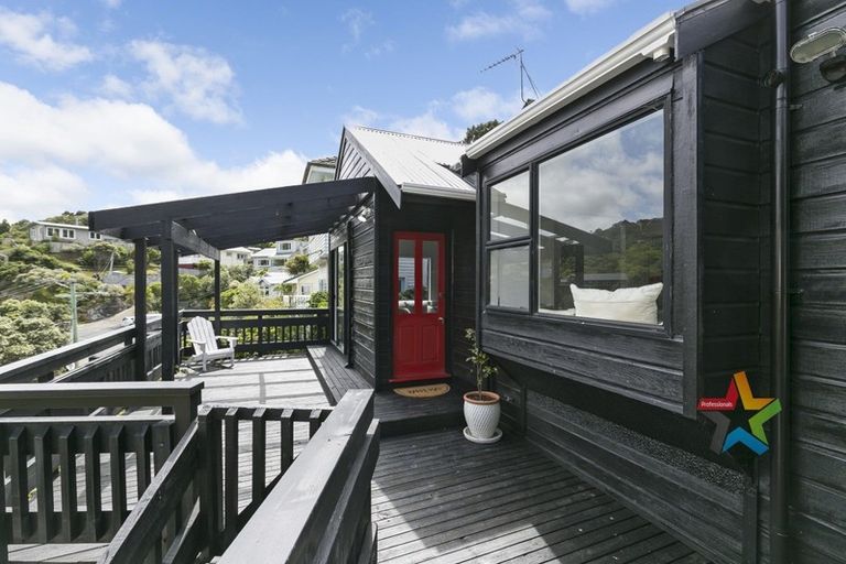 Photo of property in 113 Houghton Bay Road, Houghton Bay, Wellington, 6023