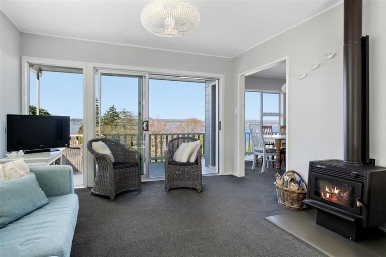 Photo of property in 784 Acacia Bay Road, Acacia Bay, Taupo, 3330
