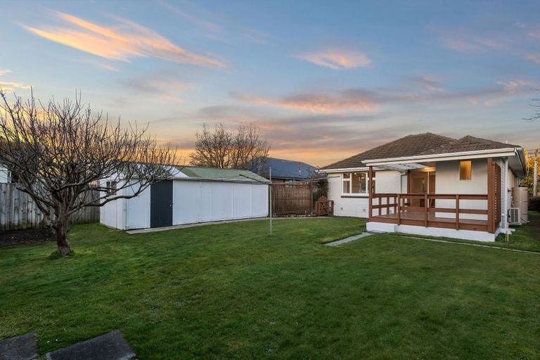 Photo of property in 51 Liverton Crescent, Bishopdale, Christchurch, 8053