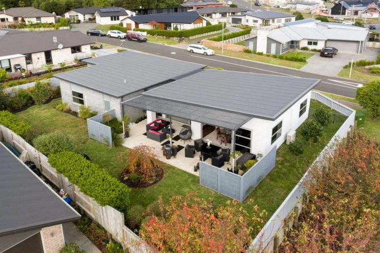 Photo of property in 1 Ellesmere Close, Pyes Pa, Tauranga, 3112